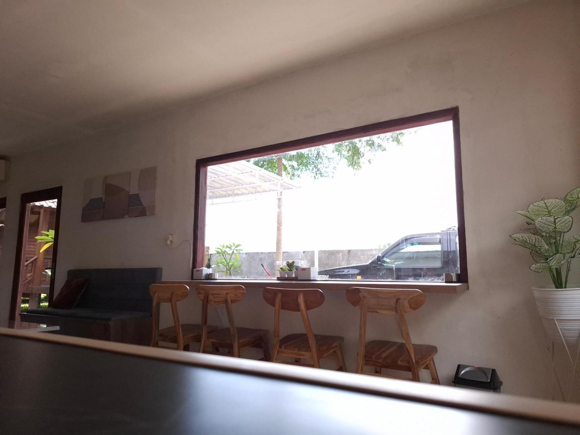 Mayeka Transit Hostel Bandara Internasional Lombok Praya Exterior photo